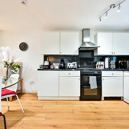 Destination London Docklands Apartment